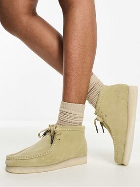 CLARKS ORIGINALS WALLABEE BOOTS IN MAPLE SUEDE W-NEUTRAL -Size 8-BNIB